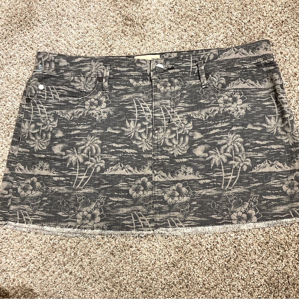 Roxy mini skirt, denim floral print, grayish colored, size 11, like new!